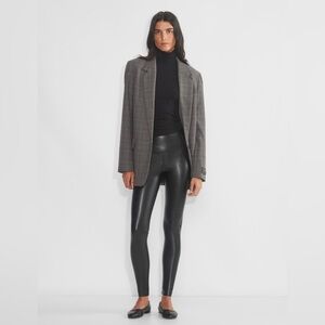 Wilfred aritzia faux leather Black Daria
High-waisted UnReal Leather leggings